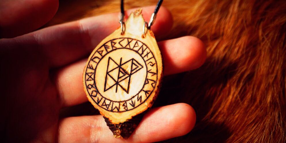 forte amuleto runico per buona fortuna